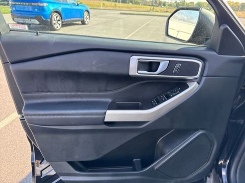 Used 2023 Ford Explorer XLT image 24