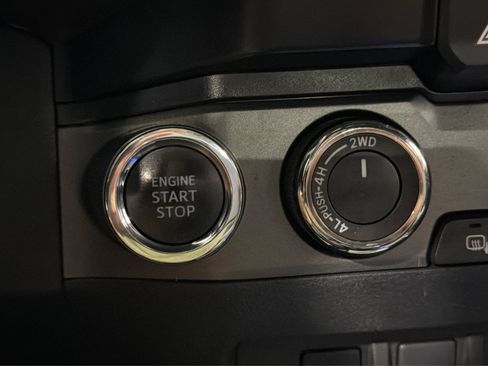 Used 2019 Toyota Tacoma TRD Sport w/ Technology Package AWD/4WD image 32