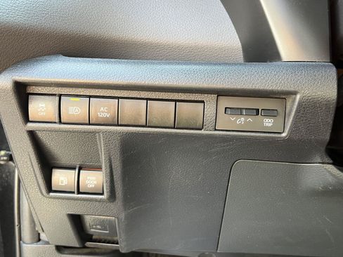 Used 2023 Toyota Sienna XLE Woodland Edition AWD/4WD image 32