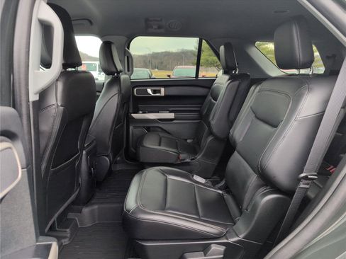 Used 2024 Ford Explorer XLT w/ Equipment Group 202A image 32