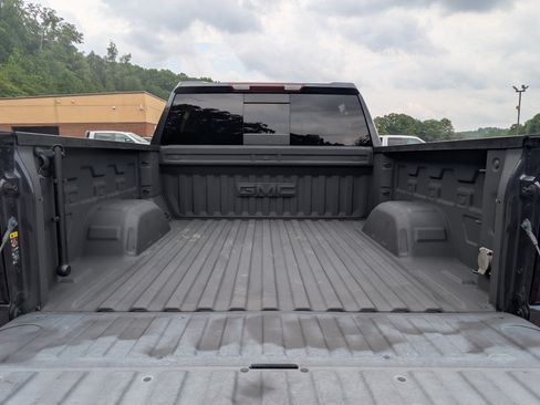 Used 2022 GMC Sierra 1500 SLT w/ SLT Premium Plus Package AWD/4WD image 19