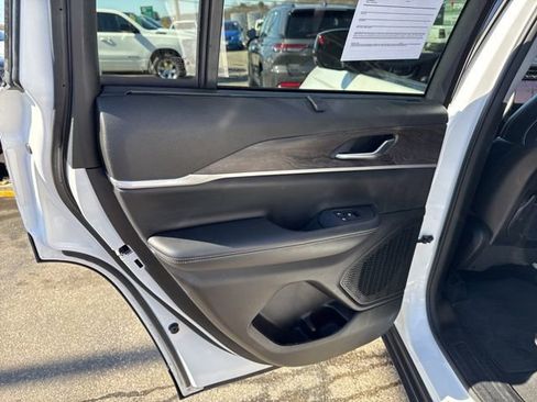 Certified 2023 Jeep Grand Cherokee Limited w/ Luxury Tech Group II image 23