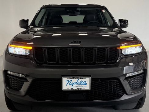 Used 2023 Jeep Grand Cherokee Limited w/ Black Appearance Package AWD/4WD image 7