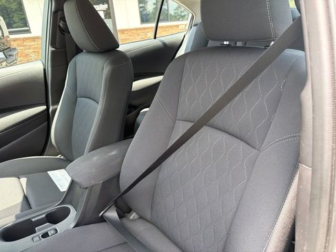 Used 2023 Toyota Corolla LE FWD image 3