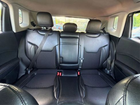Used 2018 Jeep Compass Latitude w/ Popular Equipment Group AWD/4WD image 19