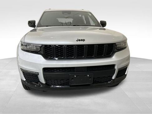 Used 2024 Jeep Grand Cherokee L Limited w/ Black Appearance Package AWD/4WD image 9