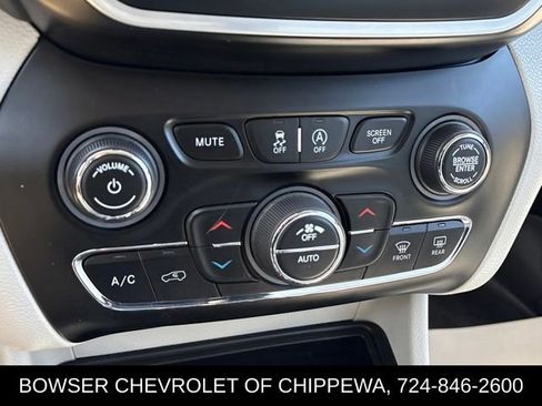 Used 2021 Jeep Cherokee Latitude Lux w/ Comfort/Convenience Group AWD/4WD image 16