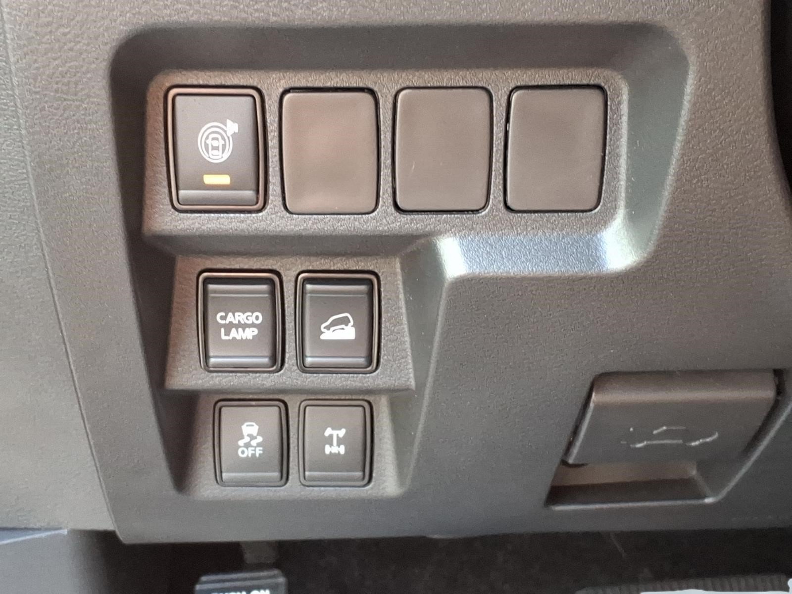 Used 2024 Nissan Frontier PRO-4X w/ Technology Package AWD/4WD image 15