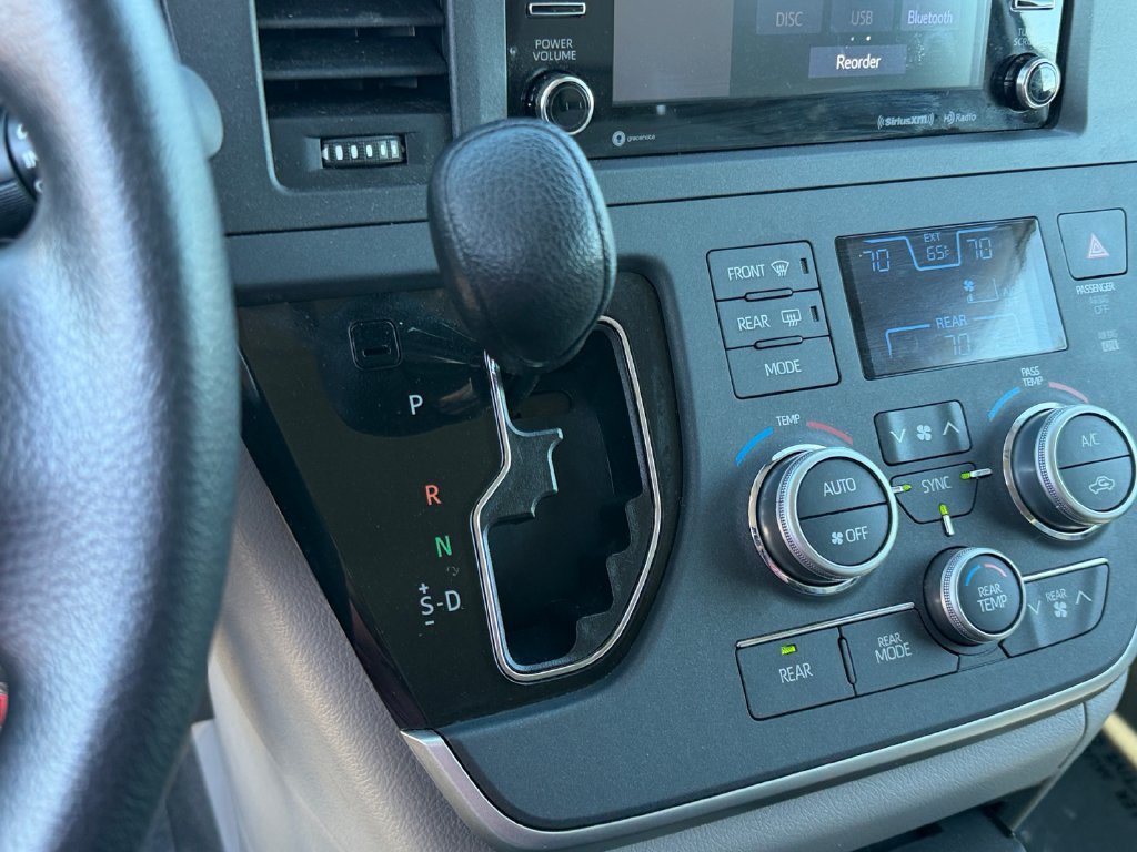 Used 2020 Toyota Sienna LE FWD image 26