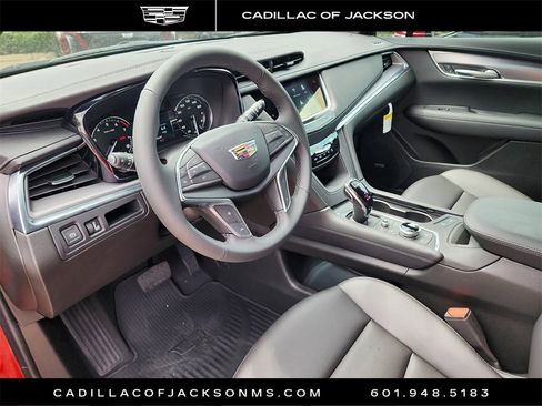 New 2025 Cadillac XT5 Luxury image 10