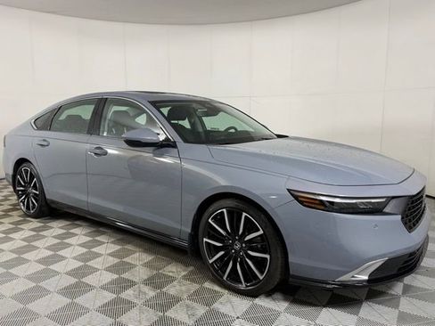 Used 2023 Honda Accord Touring image 5