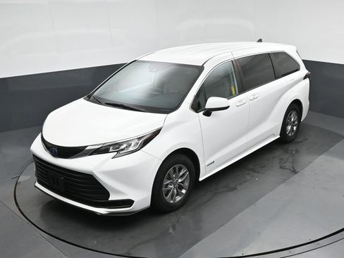 Used 2021 Toyota Sienna LE image 65