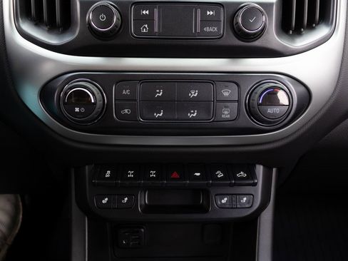 Used 2022 Chevrolet Colorado ZR2 image 32