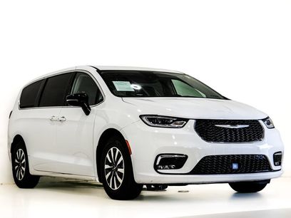 Used 2024 Chrysler Pacifica Limited