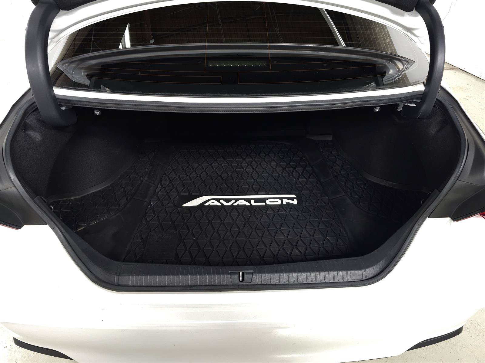 Used 2020 Toyota Avalon Limited w/ All Weather Liner Package FWD image 7