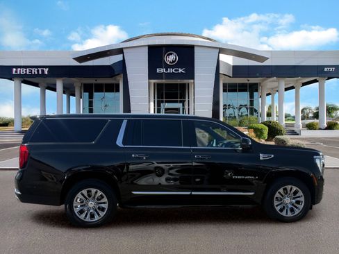 Used 2025 GMC Yukon XL Denali AWD/4WD image 5