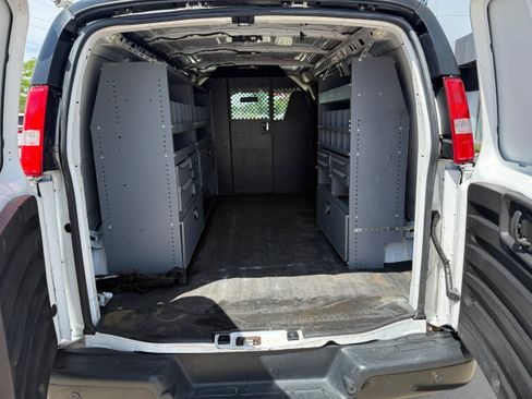 Used 2019 Chevrolet Express 3500 w/ Driver Convenience Package RWD image 8