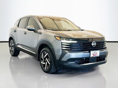 Used 2025 Nissan Kicks SV FWD image 3
