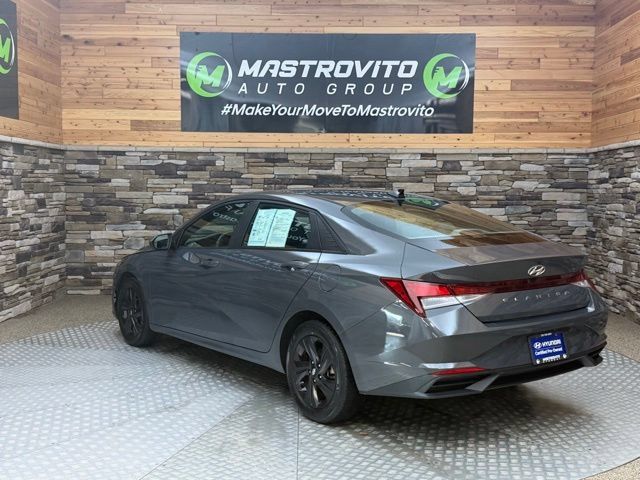 Certified 2023 Hyundai Elantra SEL w/ Preferred Accessory Package FWD image 7