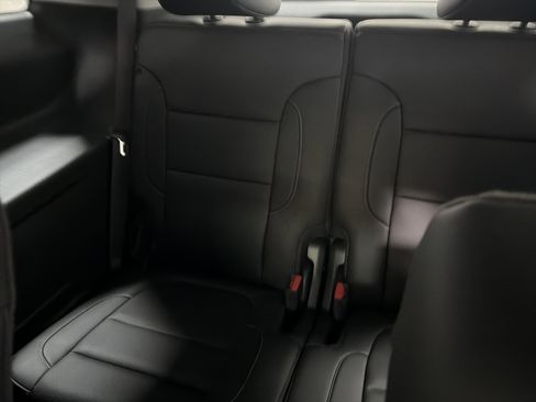 Used 2023 GMC Acadia SLT w/ Technology Package image 31