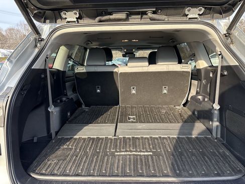 Used 2021 Toyota Highlander XLE image 22