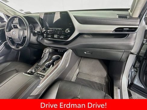 Certified 2021 Toyota Highlander Platinum AWD/4WD image 26