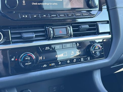 Used 2023 Nissan Pathfinder SL image 35