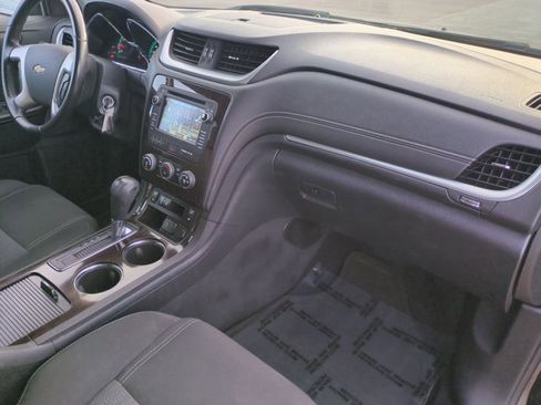 Used 2017 Chevrolet Traverse LT w/ Style and Technology Package image 22