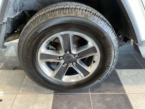 Used 2020 Jeep Wrangler Unlimited Sahara image 7