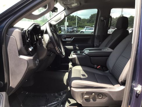Used 2022 Chevrolet Silverado 1500 LT AWD/4WD image 23
