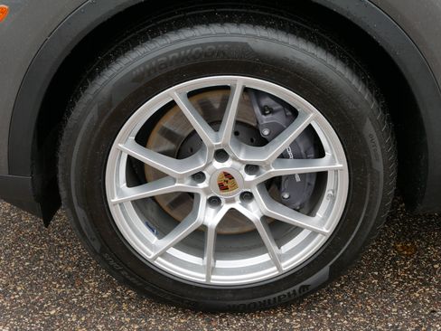 Used 2024 Porsche Cayenne image 15