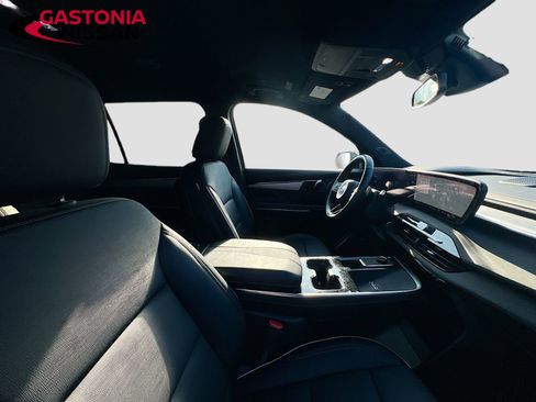 Used 2025 Buick Enclave Preferred image 37