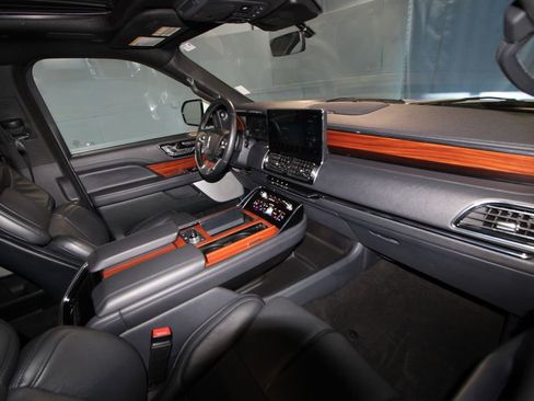 Used 2024 Lincoln Navigator Reserve image 24