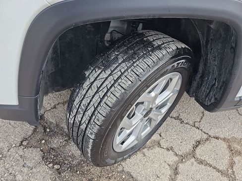 Used 2025 Jeep Compass Latitude image 37