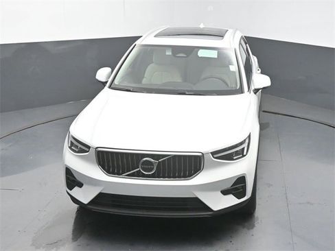 New 2025 Volvo XC40 B5 Plus w/ Protection Package Premier image 45
