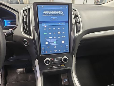 Used 2024 Ford Edge SEL image 19