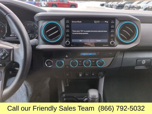 Used 2022 Toyota Tacoma TRD Off-Road image 21
