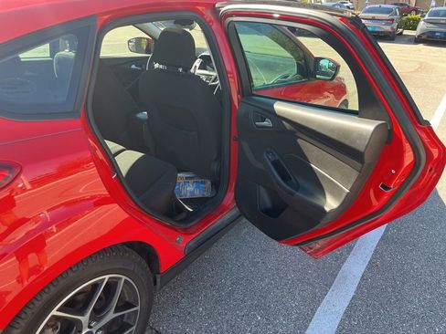 Used 2017 Ford Focus SEL image 6