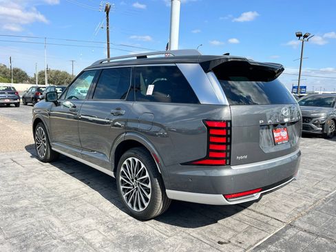 Certified 2026 Hyundai Palisade Calligraphy FWD image 5