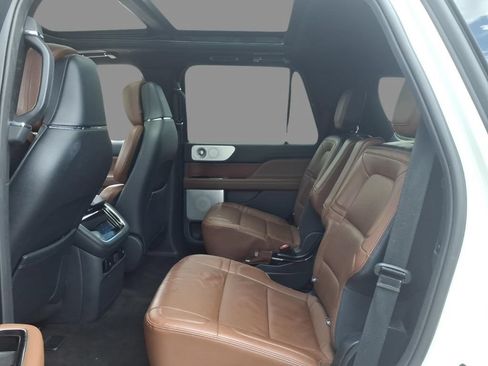 Used 2022 Lincoln Navigator Reserve AWD/4WD image 5