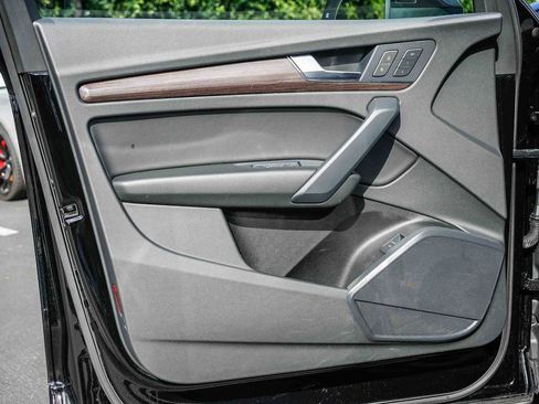 Used 2023 Audi Q5 Premium w/ Convenience Package image 19