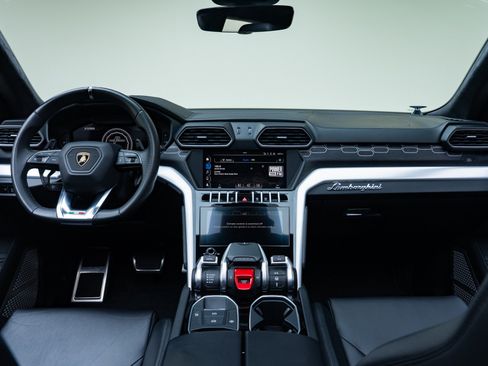 Used 2019 Lamborghini Urus AWD/4WD image 2