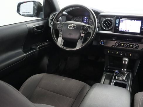 Used 2018 Toyota Tacoma TRD Sport w/ Technology Package RWD image 29