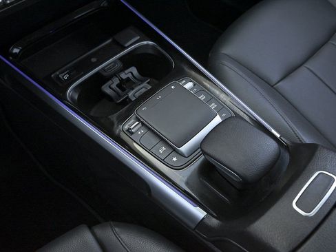 Used 2022 Mercedes-Benz GLB 250 GLB 250 image 35