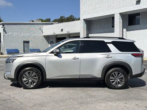 Used 2025 Nissan Pathfinder SV AWD/4WD image 2