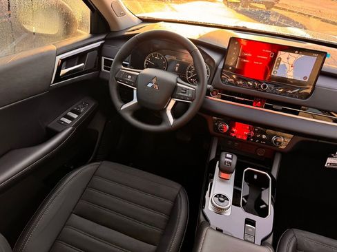 New 2026 Mitsubishi Outlander AWD image 24