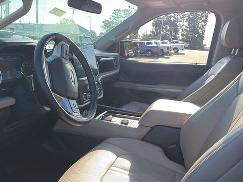 Used 2024 Ford Expedition Limited AWD/4WD image 5