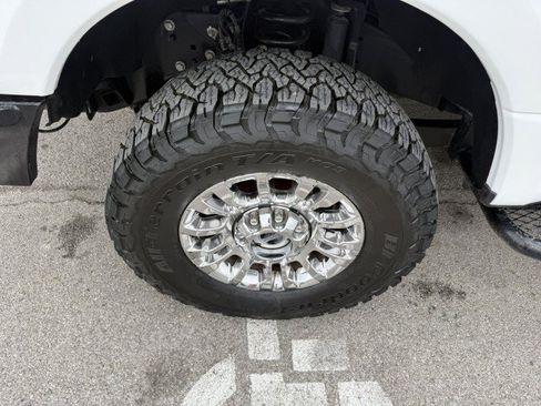 Used 2021 Ford F350 XLT w/ XLT Premium Package AWD/4WD image 6