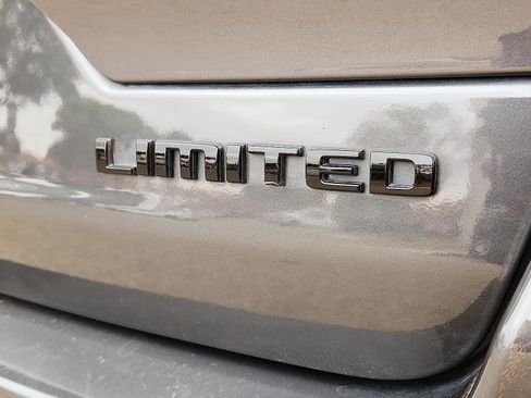 Used 2024 Jeep Grand Cherokee Limited w/ Black Appearance Package image 9