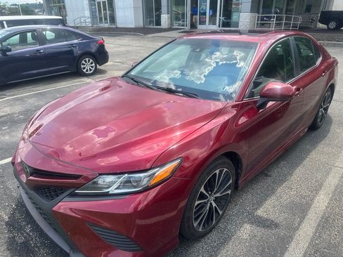 Certified 2018 Toyota Camry SE w/ Moonroof Package FWD image 1
